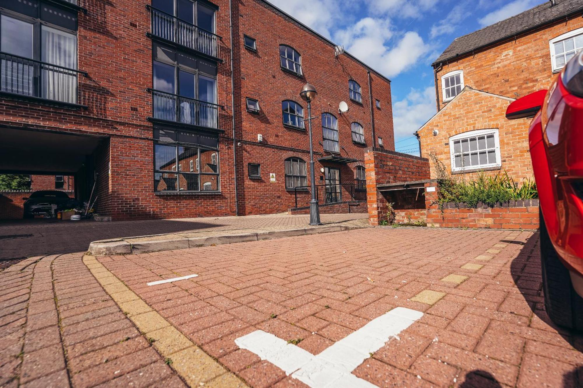 #8 The Millhouse By Derbnb, Stylish 2 Bedroom Apartment, Gated Parking, Wi-Fi, Netflix & Within Walking Distance Of The City Centre Derby Exterior photo